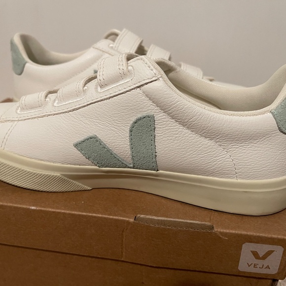 Women’s Veja Recife Grip Trio Court Sneakers - Size 38 Color: Matcha - Picture 6 of 7
